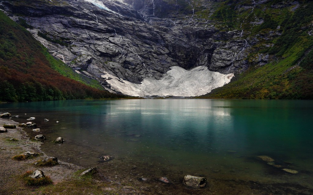  Boyabreen. Lago glaciale.